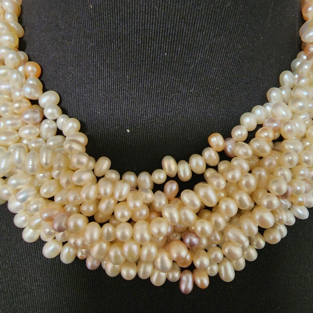 Ten-Strand White and Pink Freshwater Pearl Necklace/Collar - Picture 2 of 3